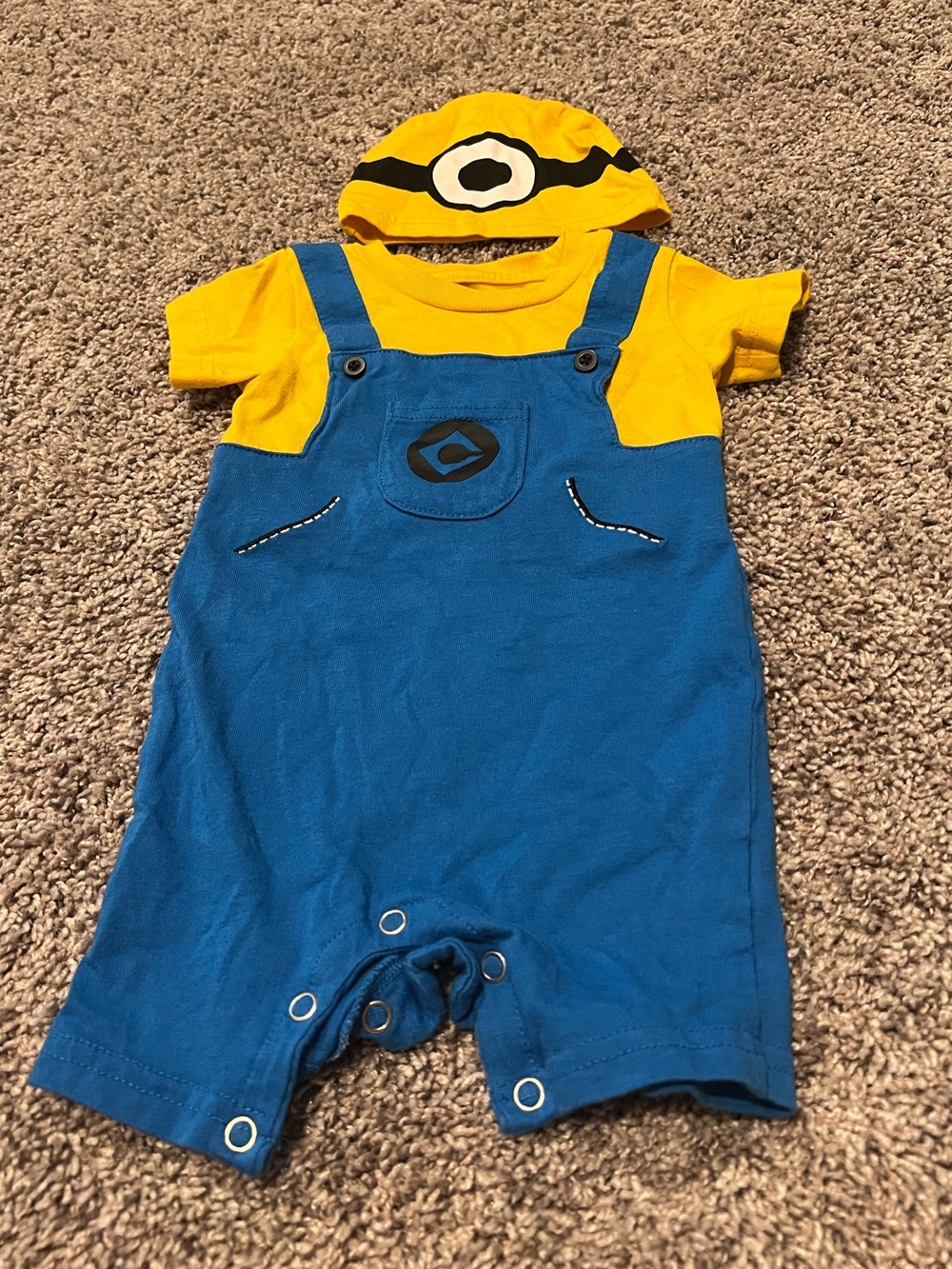 Universal Yellow and Blue Minion-Themed Baby Romper Set - size 6 months